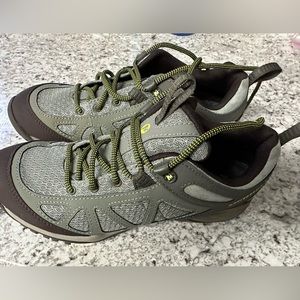 Brand NEW Merrell Hiking Shoes Women’s 9.5